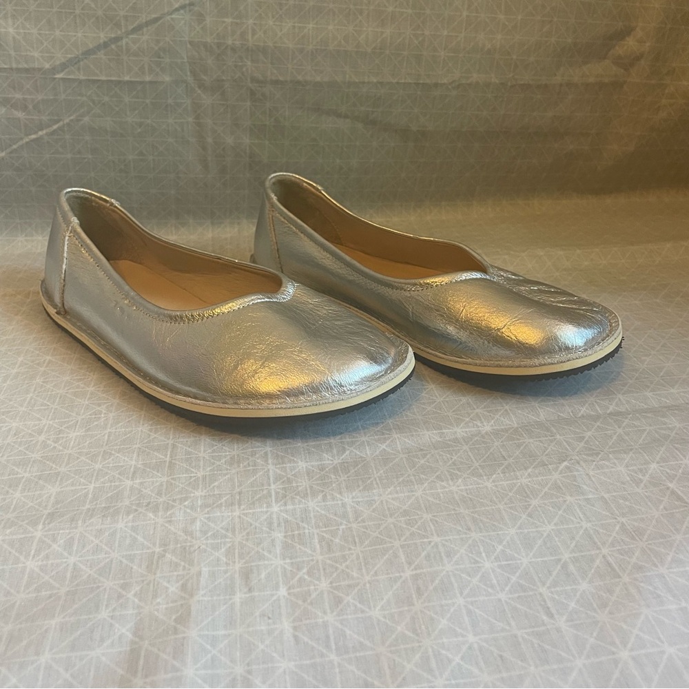 Ruby Barefoot Ballet Flats in Metallic Silver Leather 36
